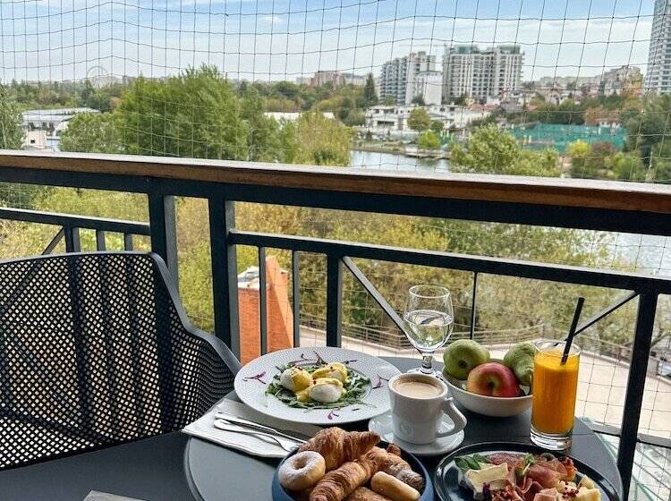 プレミアムルーム, Caro