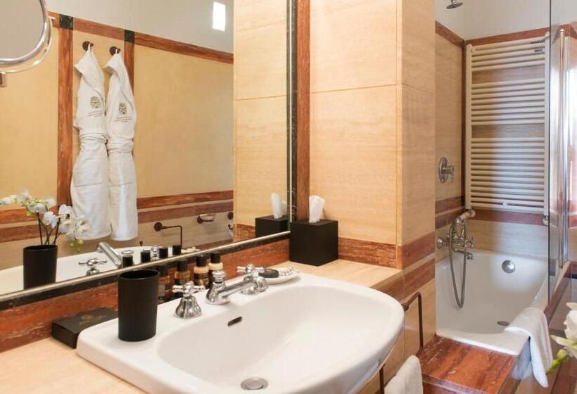 جناح جونيور كلاسيكى, Castello Di Velona Resort, Thermal Spa & Winery