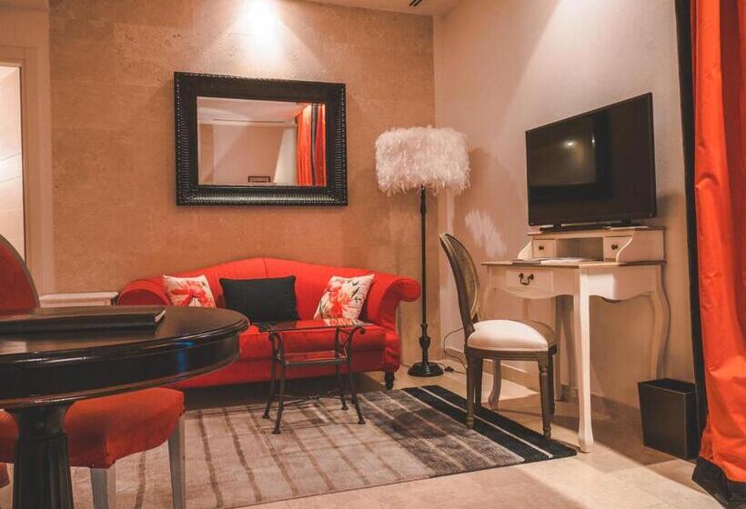 جناح جونيور مزوَّد بتراس, Castello Di Velona Resort, Thermal Spa & Winery