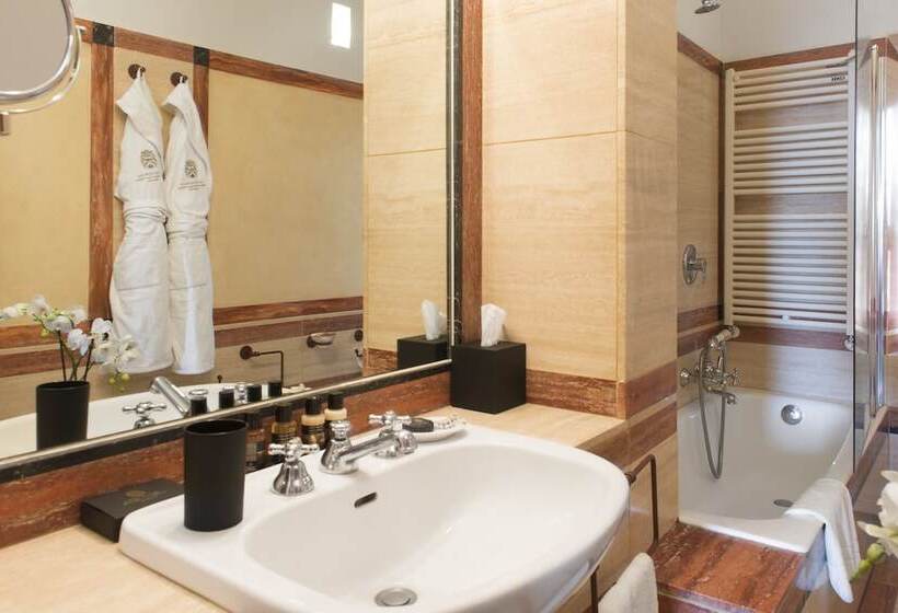 جناح جونيور كلاسيكى, Castello Di Velona Resort, Thermal Spa & Winery