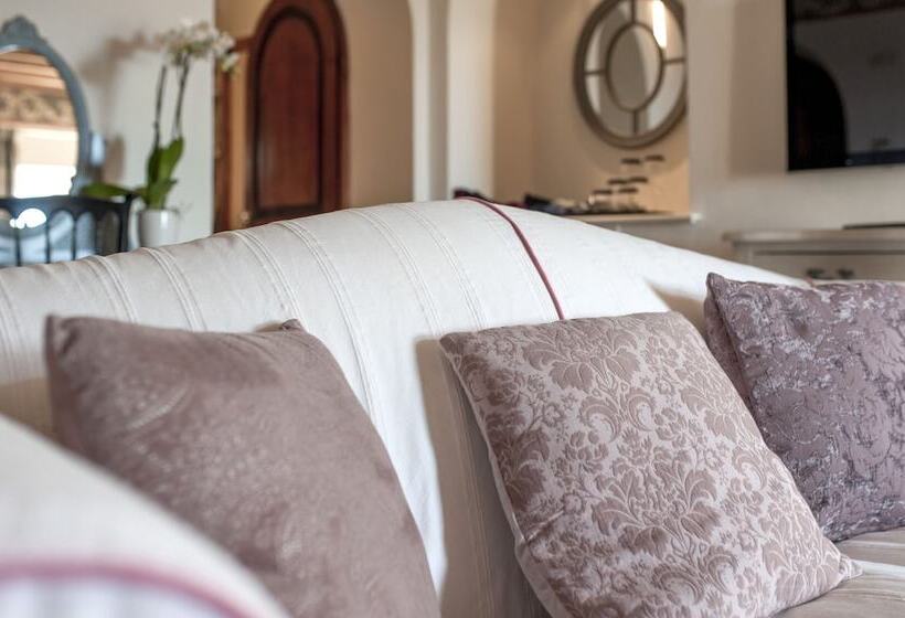 جناح جونيور كلاسيكى, Castello Di Velona Resort, Thermal Spa & Winery