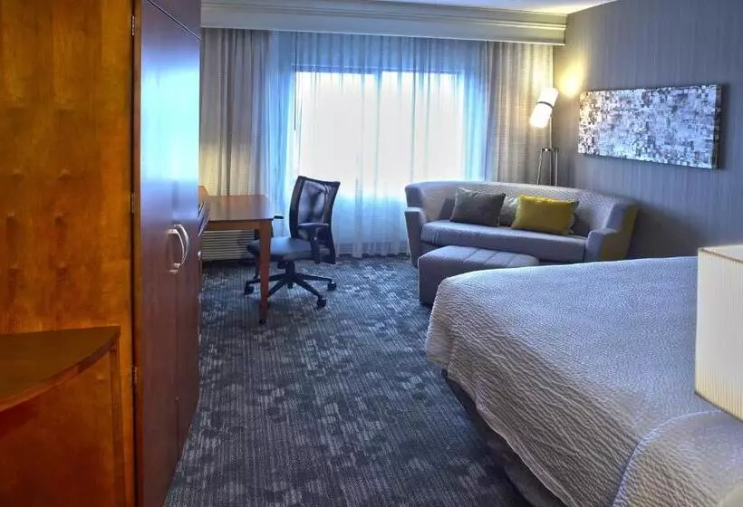 اتاق استاندارد با تخت بزرگ, Courtyard By Marriott Hamilton
