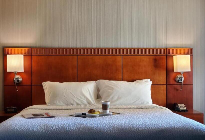 מיטת קינג בסוויטה, Courtyard By Marriott Hamilton