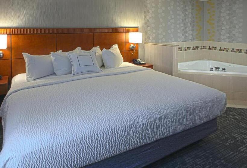 חדר סטנדרט עם מיטת קינג, Courtyard By Marriott Hamilton