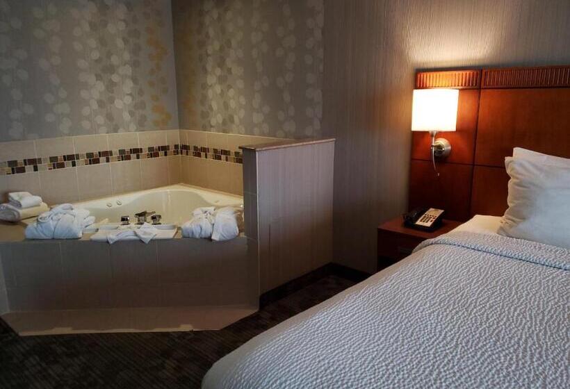 חדר סטנדרט עם מיטת קינג, Courtyard By Marriott Hamilton