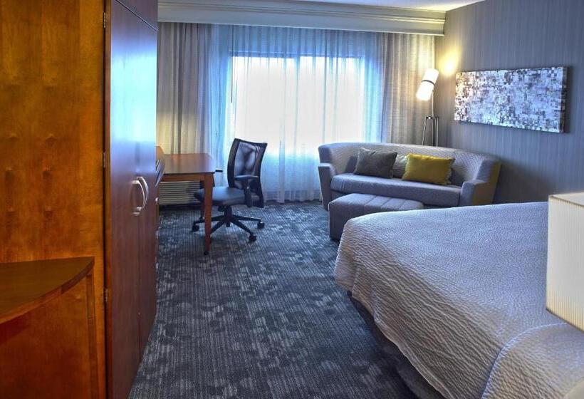 מיטת קינג בסוויטה, Courtyard By Marriott Hamilton