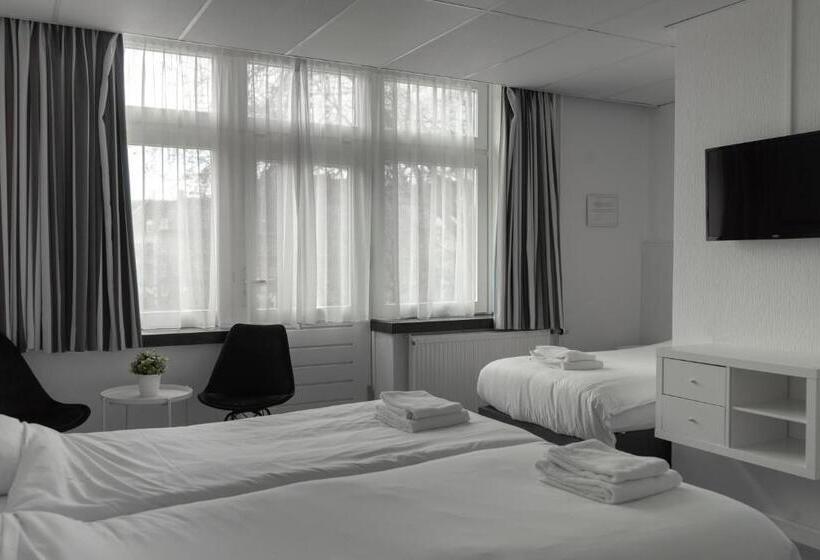 اتاق استاندارد سه نفره, De La Bourse