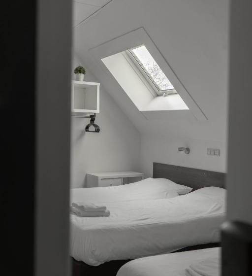 اتاق استاندارد چهار تخته, De La Bourse