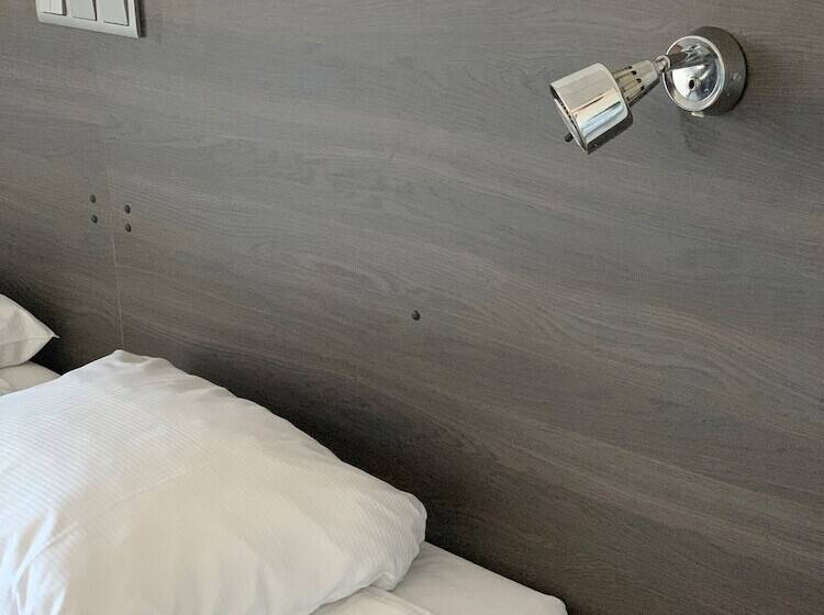 اتاق راحتی, De La Bourse