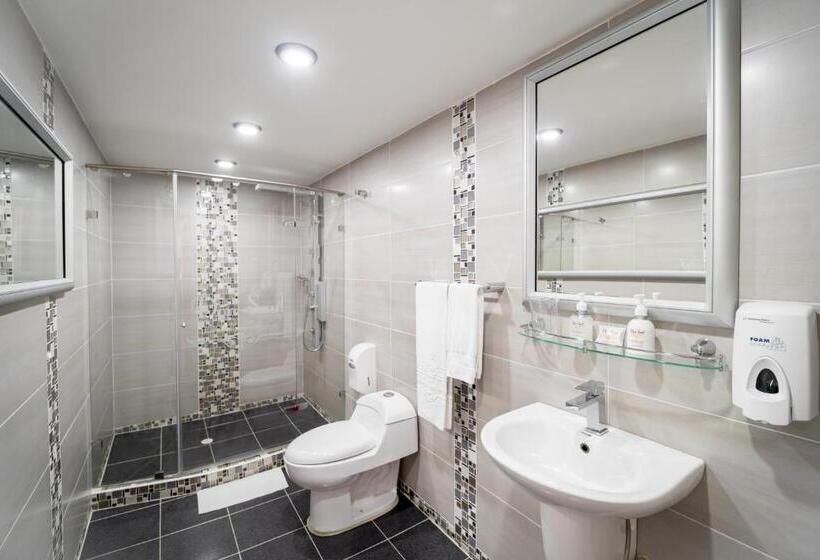 带大床的标准间, Don Saul