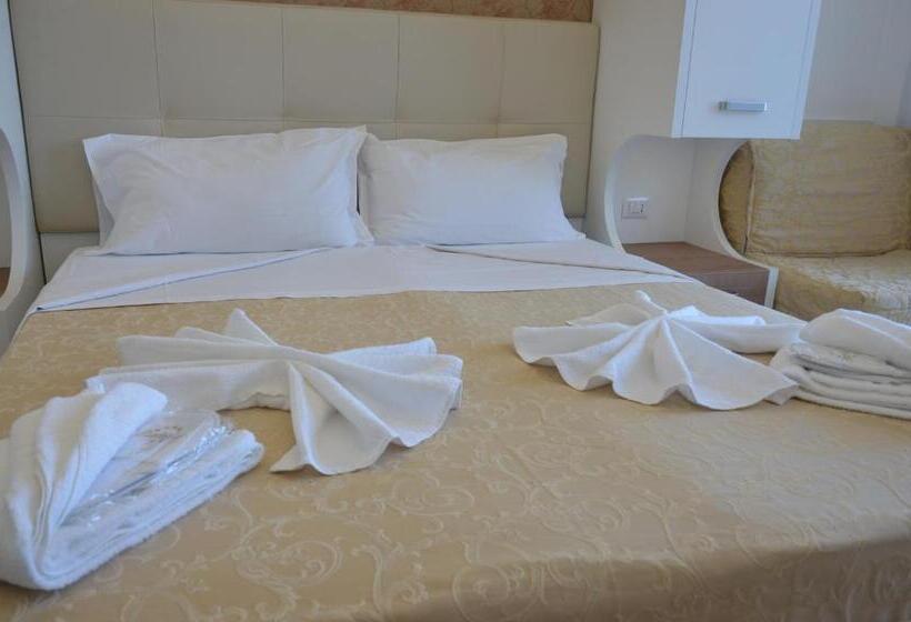 اتاق استاندارد سه تخته با بالکن, Eur