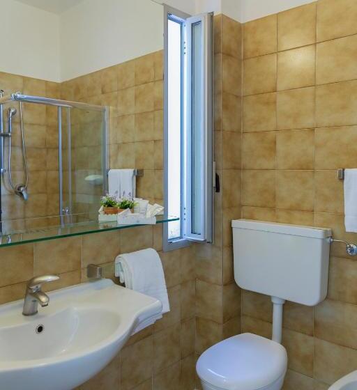 اتاق استاندارد سه تخته با بالکن, Eur