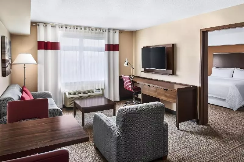 キングサイズベッドのスイートルーム, Four Points By Sheraton Barrie