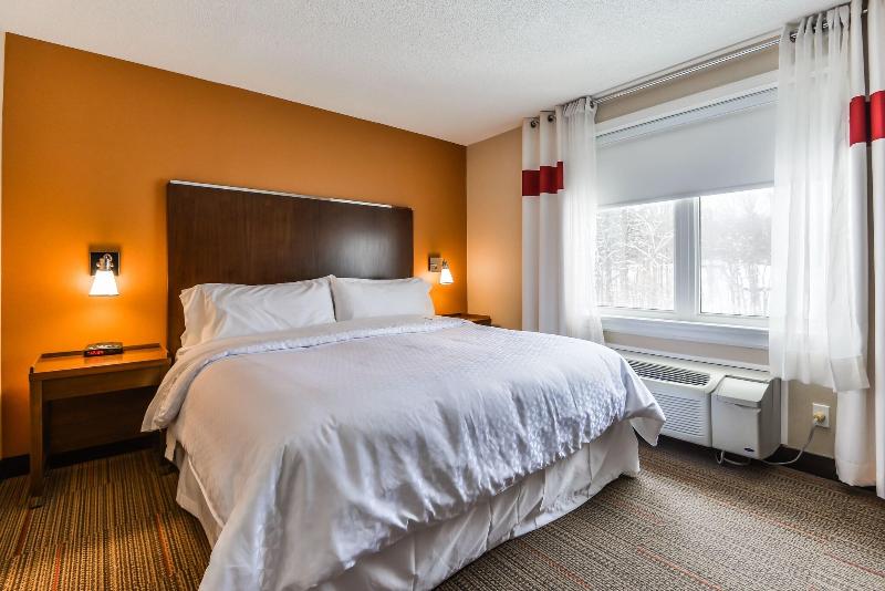 带大床的套房, Four Points By Sheraton Barrie