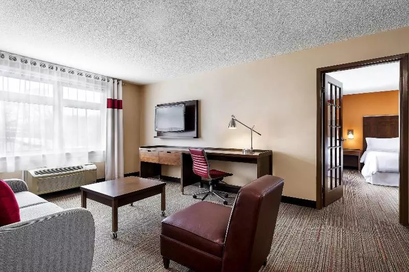 キングサイズベッドのスイートルーム, Four Points By Sheraton Barrie