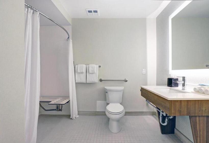اتاق استاندارد با تخت بزرگ برای معلولان, Holiday Inn Express Whitby Oshawa, An Ihg