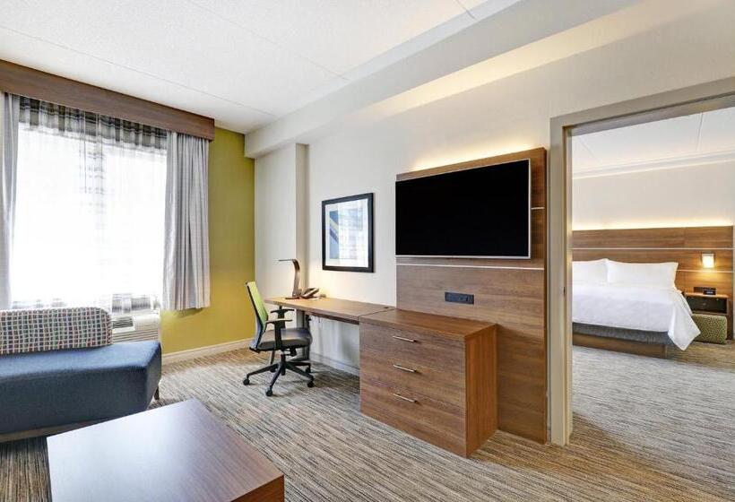 سوئیت با تخت بزرگ, Holiday Inn Express Whitby Oshawa, An Ihg