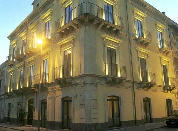 اتاق کلاسیک سه تخته, La Ville