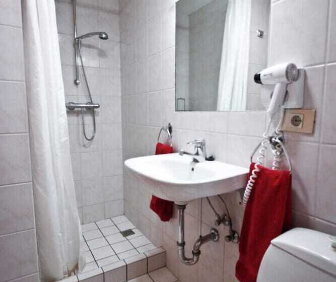 اتاق استاندارد چهار تخته, Orkin