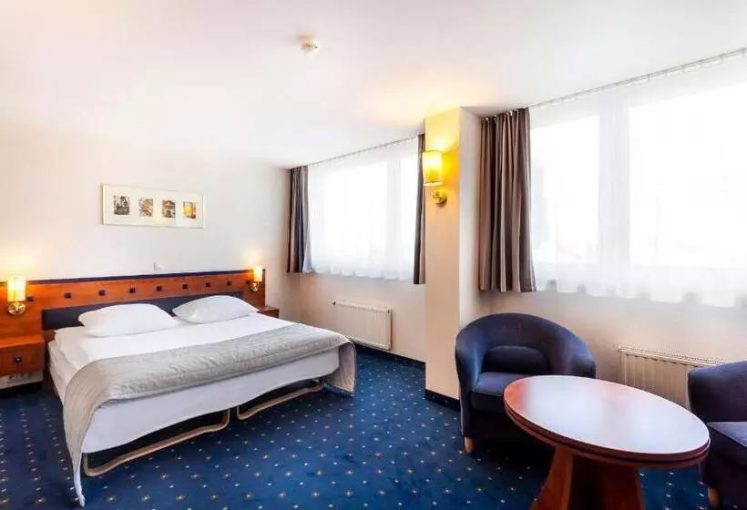 سوییت جونیور, Qubus Hotel Legnica