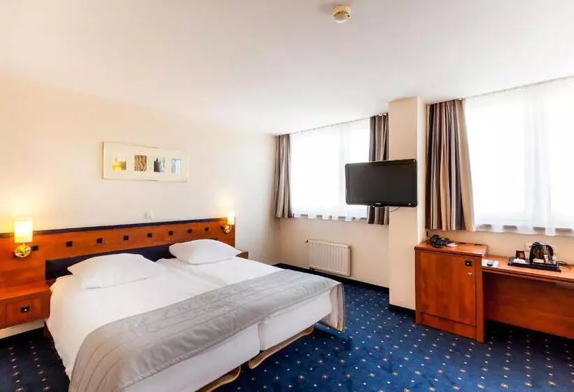 سوییت جونیور, Qubus Hotel Legnica