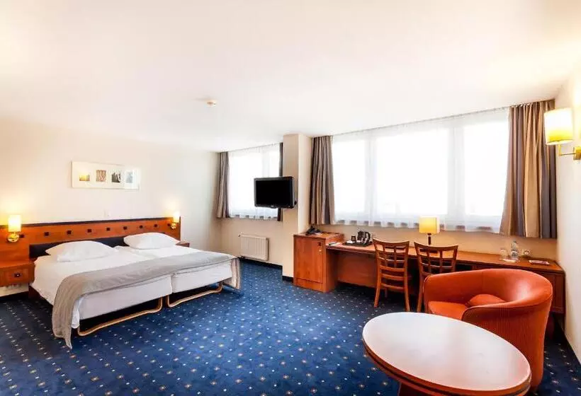 سوییت جونیور, Qubus Hotel Legnica