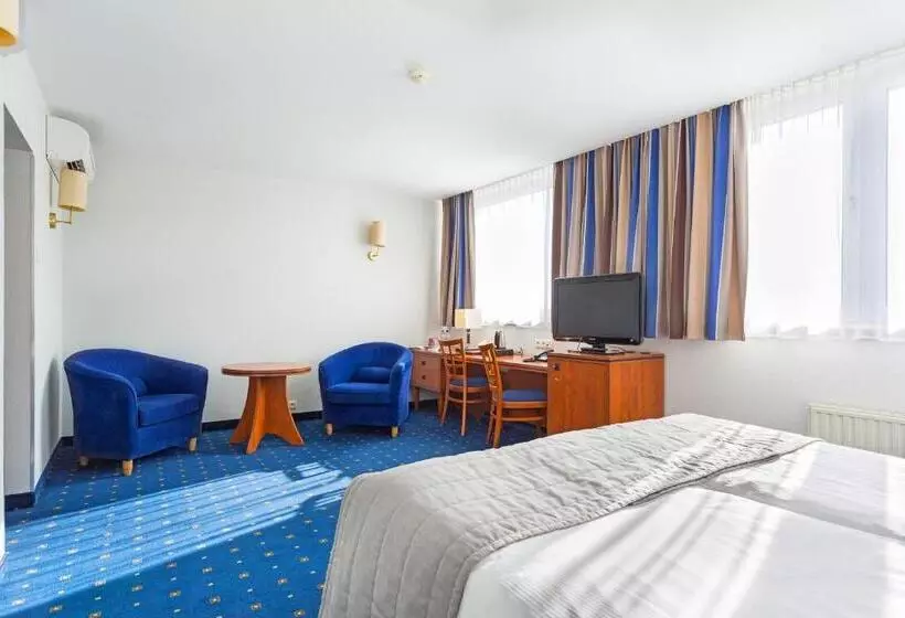 سوییت جونیور, Qubus Hotel Legnica