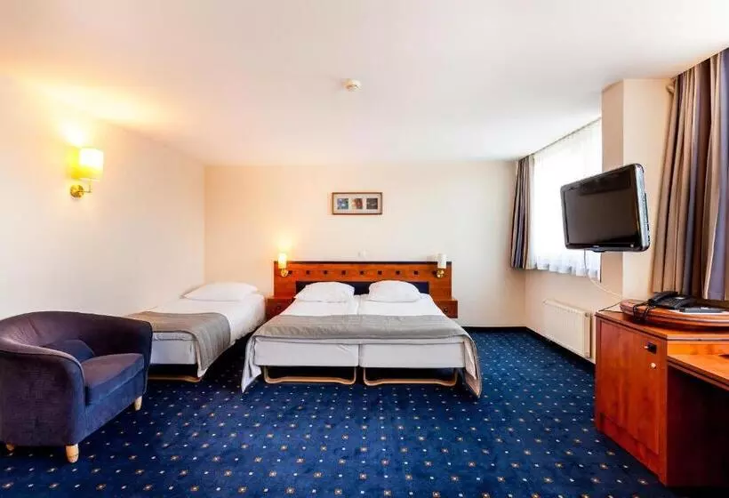 اتاق استاندارد سه نفره, Qubus Hotel Legnica