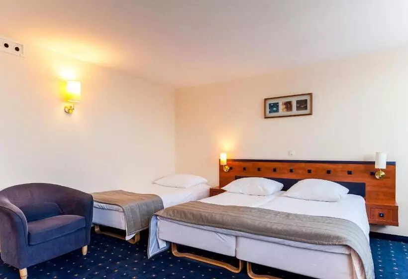 اتاق استاندارد چهار تخته, Qubus Hotel Legnica