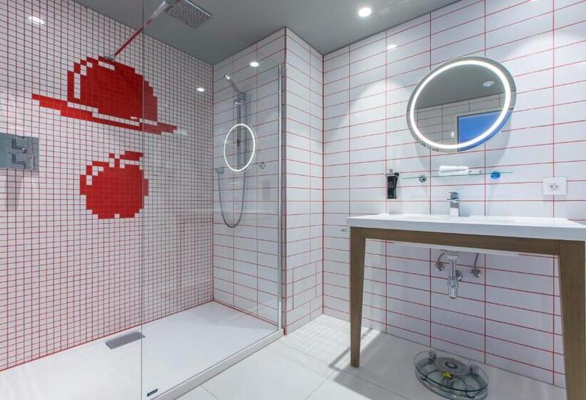 Junior Suite, Radisson Red Brussels