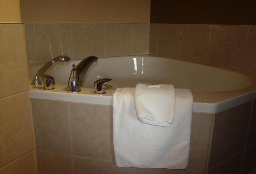 带大床的套房, Super 8 By Wyndham Sainte Agathe Des Monts