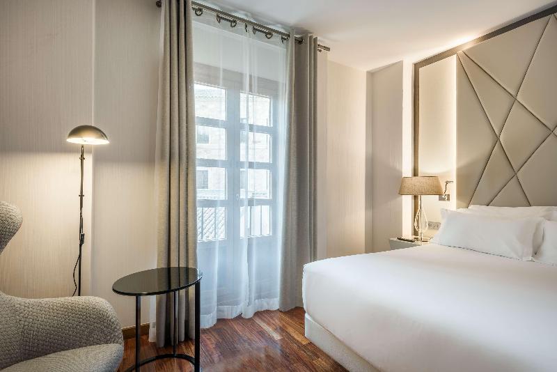 带大床的套房, Super 8 By Wyndham Sainte Agathe Des Monts