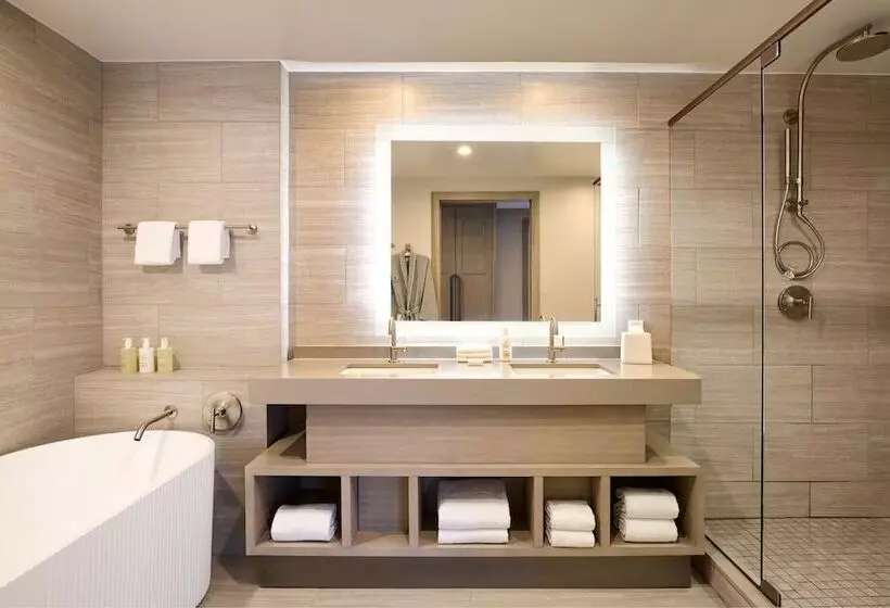 اتاق لوکس با بالکن و چشم‌انداز دریا, Jw Marriott St. Maarten Beach Resort & Spa