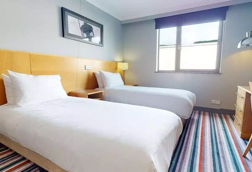 اتاق استاندارد, Village Hotel Swansea