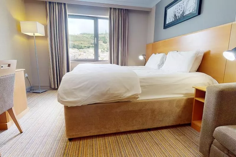 اتاق استاندارد, Village Hotel Swansea