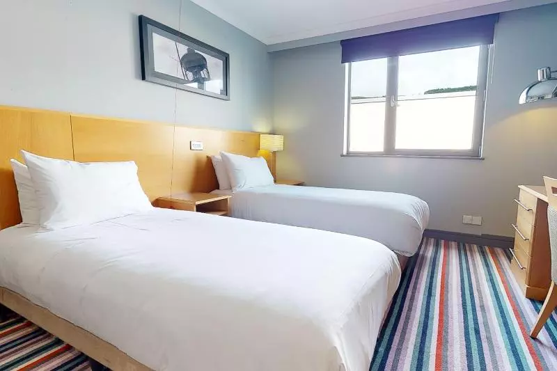 اتاق استاندارد, Village Hotel Swansea