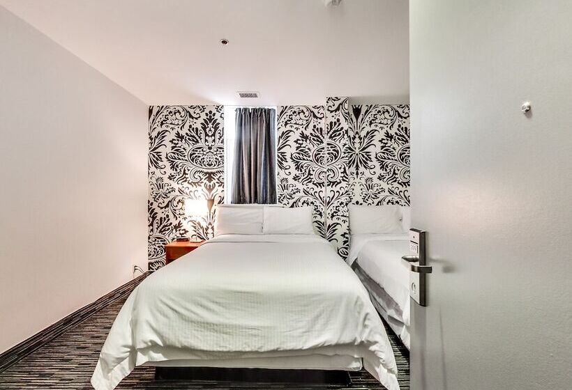 디럭스 룸, Isabella Hotel And Suites