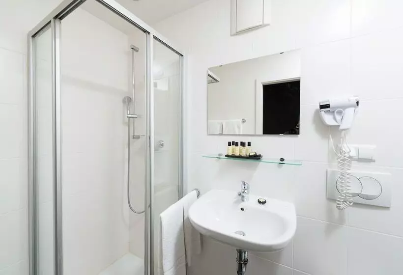 اتاق استاندارد سه نفره, Munich Inn  Design