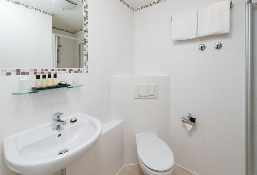 اتاق استاندارد سه نفره, Munich Inn  Design