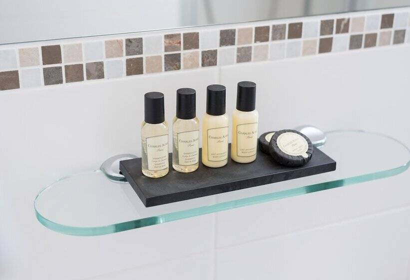 اتاق استاندارد چهار تخته, Munich Inn  Design