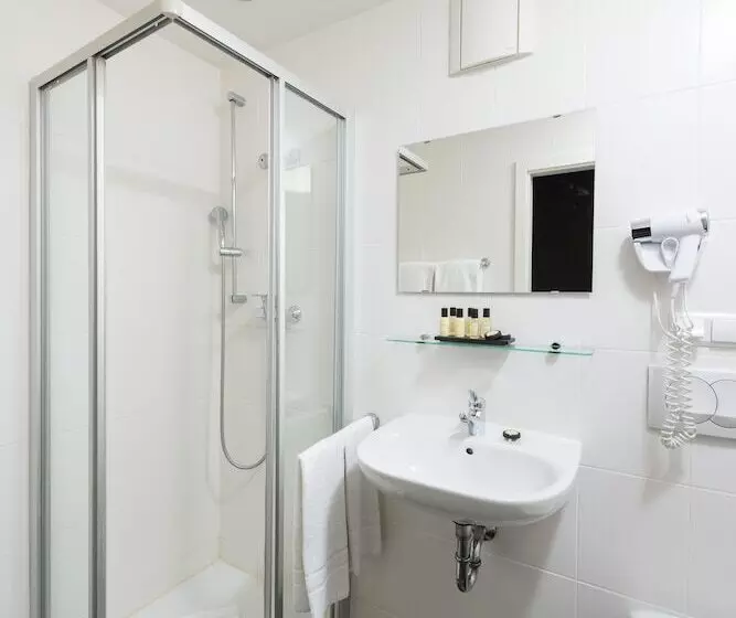 اتاق استاندارد چهار تخته, Munich Inn  Design