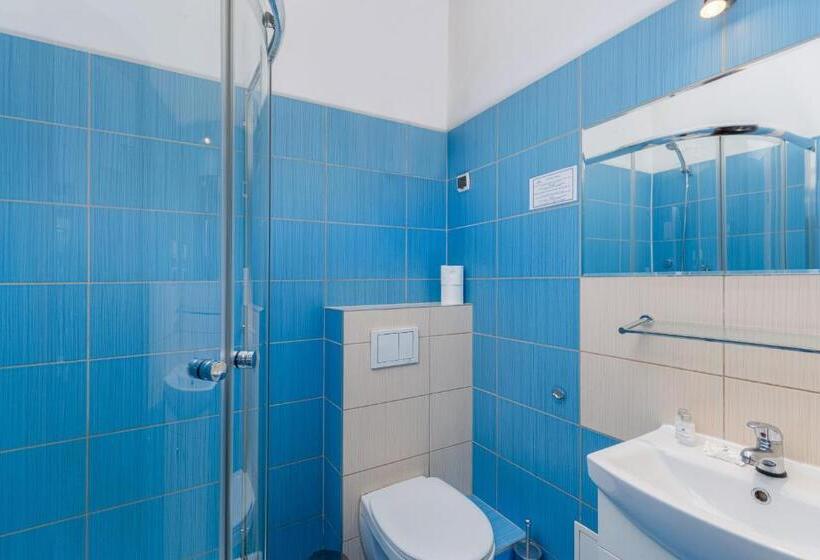 Трехместный Номер Классика, Daniel Griffin Aparthotel By Artery Hotels