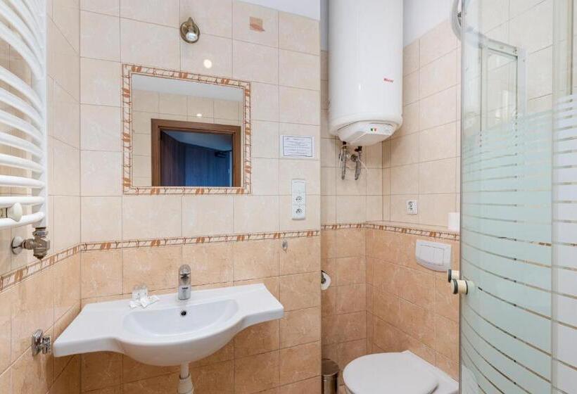 三人经典房间, Daniel Griffin Aparthotel By Artery Hotels