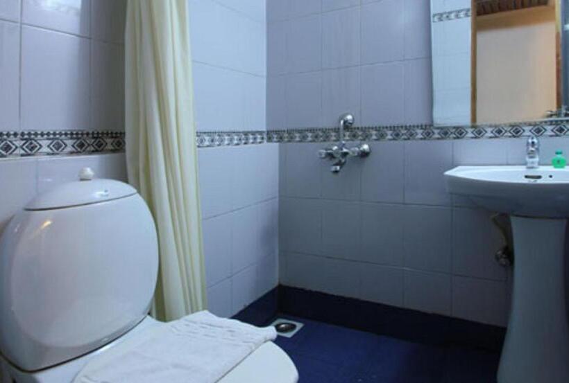 غرفة ديلوكس, Abad Metro