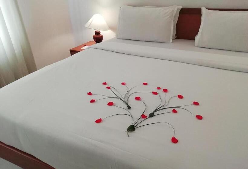 غرفة ديلوكس, Abad Metro