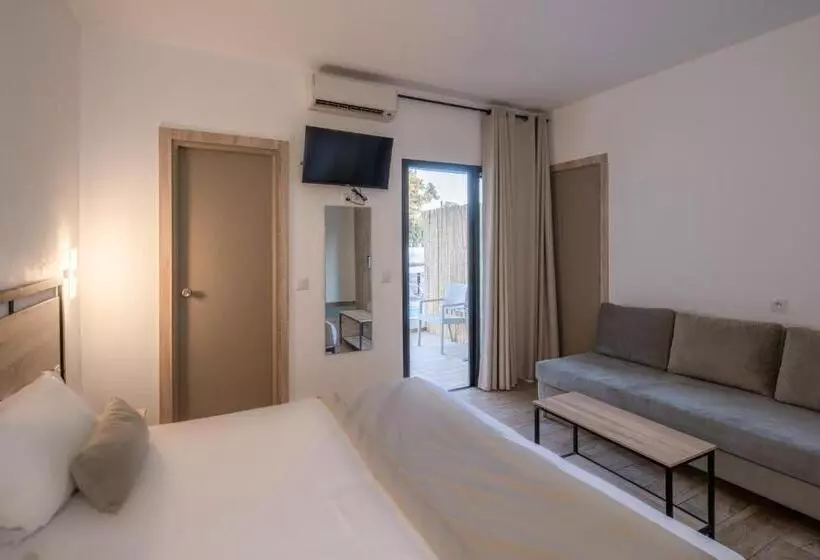 اتاق استاندارد با چشم‌انداز استخر, Acqua Viva Village