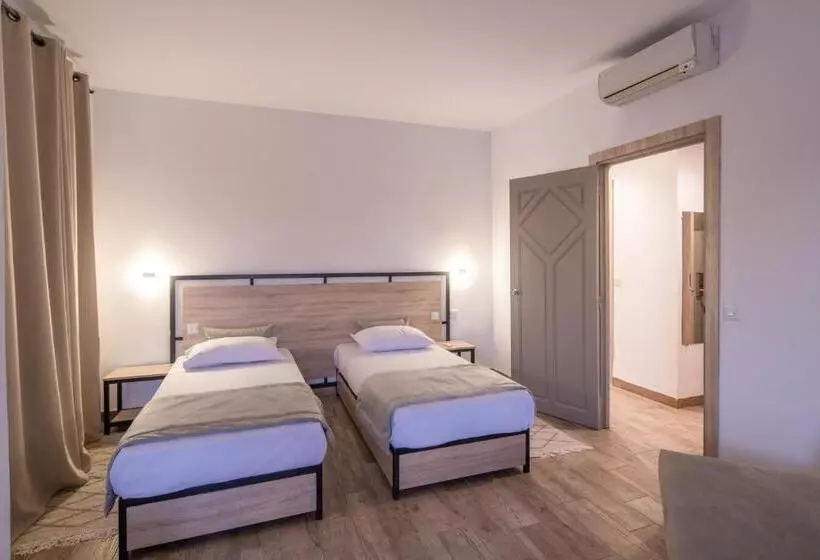 اتاق استاندارد با چشم‌انداز استخر, Acqua Viva Village