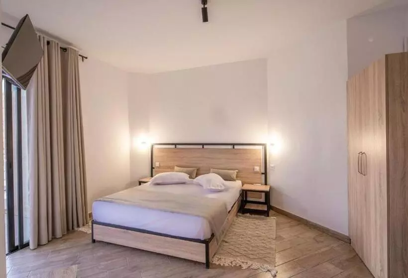 اتاق استاندارد با چشم‌انداز استخر, Acqua Viva Village