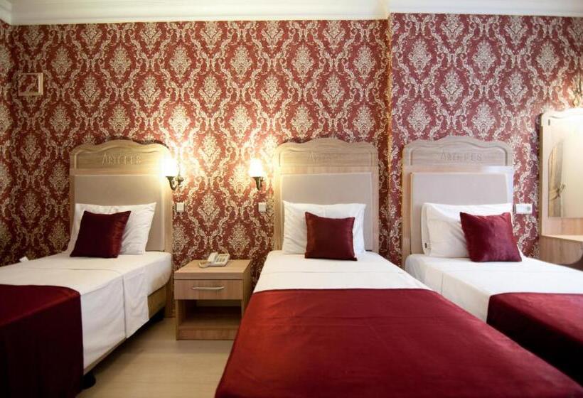 エコノミートリプルルーム, Artefes Hotel Old City
