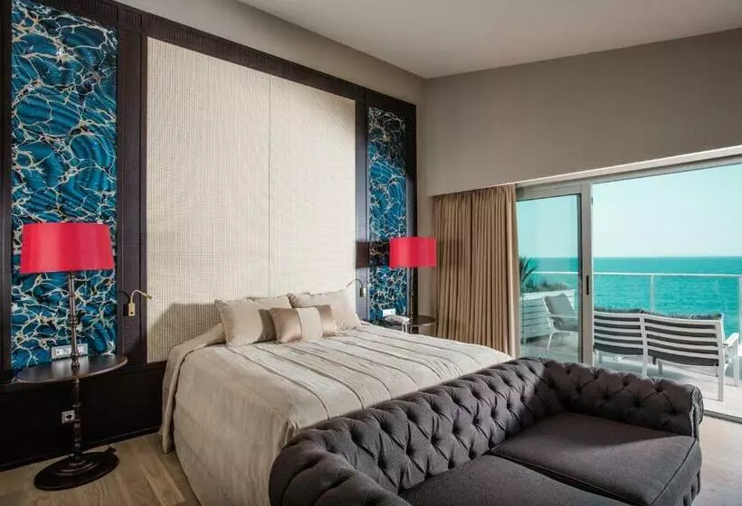 Suite King Bed